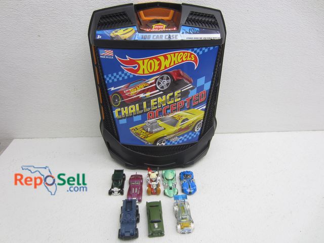 Lot 31-9395 - Hot Wheels Case with Cars