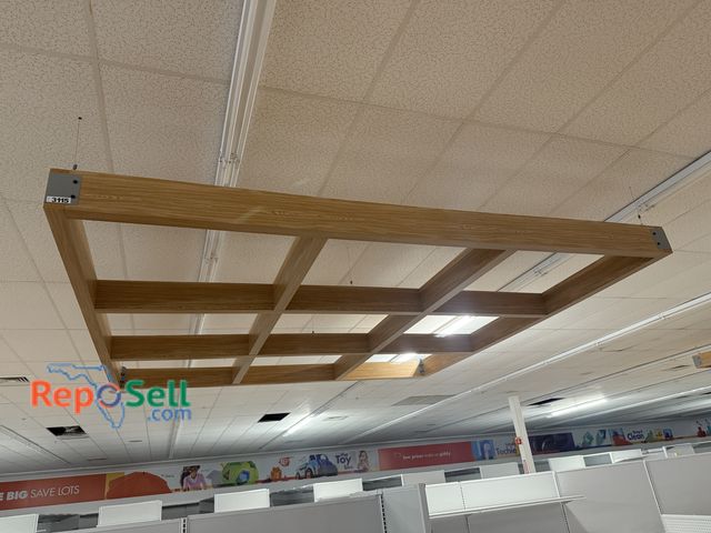 Lot 31-3115 - 12ft x 12ft Foam/Laminate Ceiling Accent, Light Weight - Buyer Must Remove