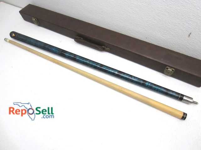 Lot 31-6126 - Action Cues Pool Cue With Case