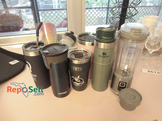 Lot 31-8560 - Travel Mugs, Yeti, Tumblers, And Ninja Personal Blender (Power On) - 9 Pieces Preowned