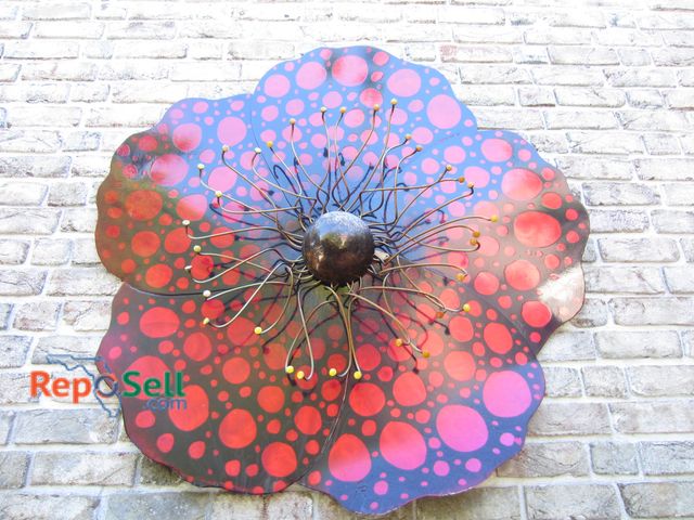 Lot 31-1500 - Large Metal Wall Hanging Flower Decor