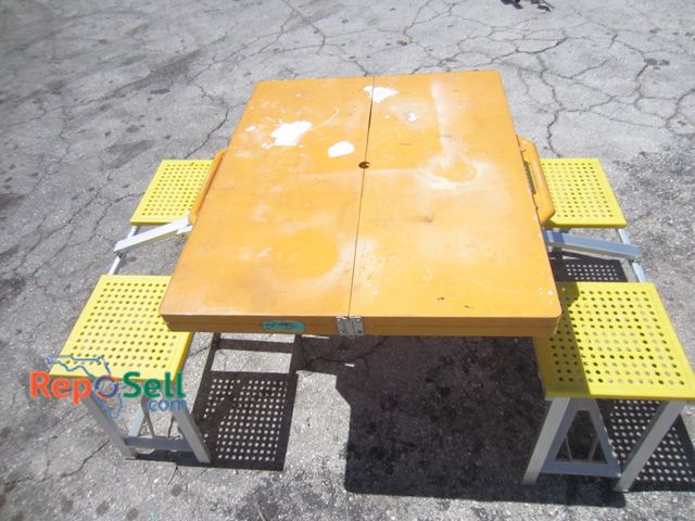 Lot 31-9322 - Small Foldable plastic/aluminum picnic table