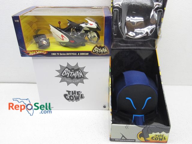 Lot 31-9492 - New in Box Batman Hot wheels Bat cycle/Sidecar and The Cowl