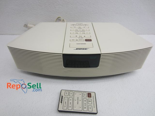 Lot 31-7288 - White Bose Wave Radio With Remote #AWR1-1W - Power On