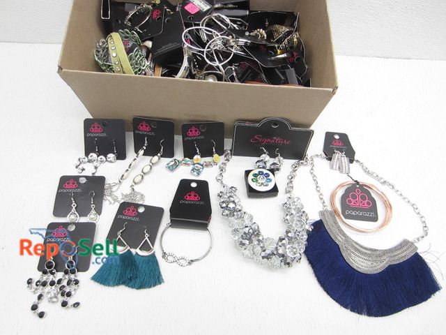 Lot 31-3053 - Lot of New Paparazzi Jewelry