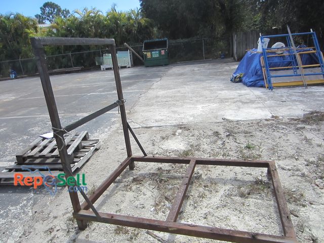 Lot 31-8198 - Metal L-Shaped Glass Stand 4'Wx6'Lx67.5"H