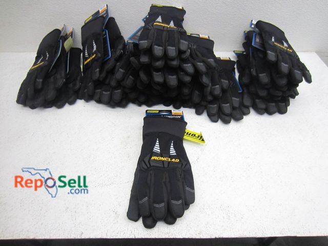 Lot 31-9422 - Lot of (19) new Ironclad work gloves, cold condition, size small