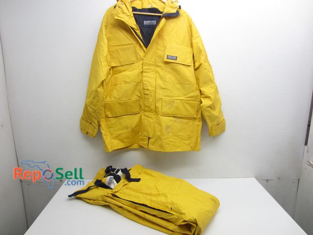 Lot 31-8571 - Lands End Nautical Gear, Top/Bottom - L