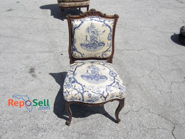 Lot 31-9506 - Vintage Cloth Chair