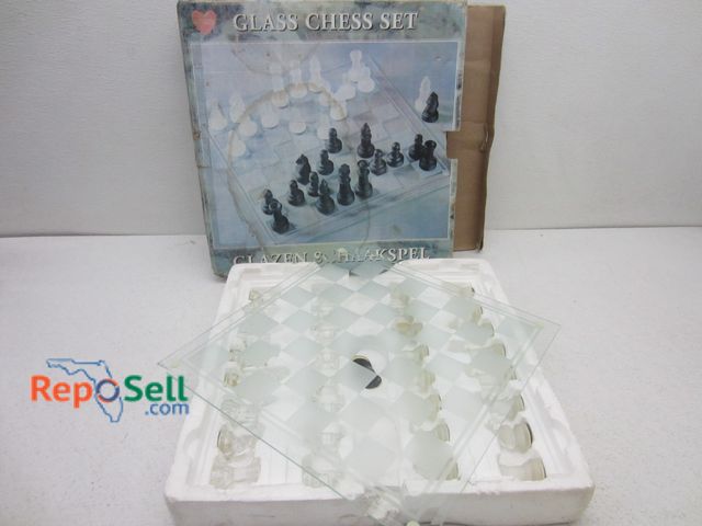 Lot 31-9351 - Glass Chess Set, Complete w/ Board &amp; All Pieces