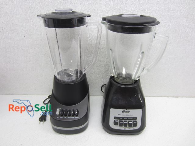 Lot 31-5344 - (2) Blenders: (1) Oster Duralast Classic, Power On And (1) 6-Speed , Power On And Appears New
