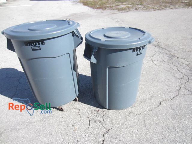 Lot 31-5037 - (2) 55 Gallon Brute Garbage Cans With Lids And (1) Dolly