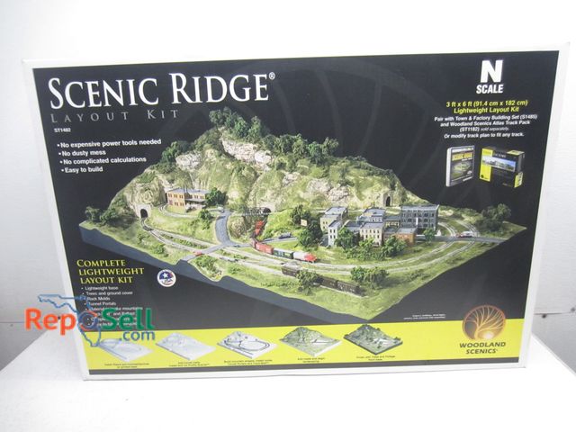 Lot 31-7124 - Woodland Scenic Ridge Train Town - Appears New