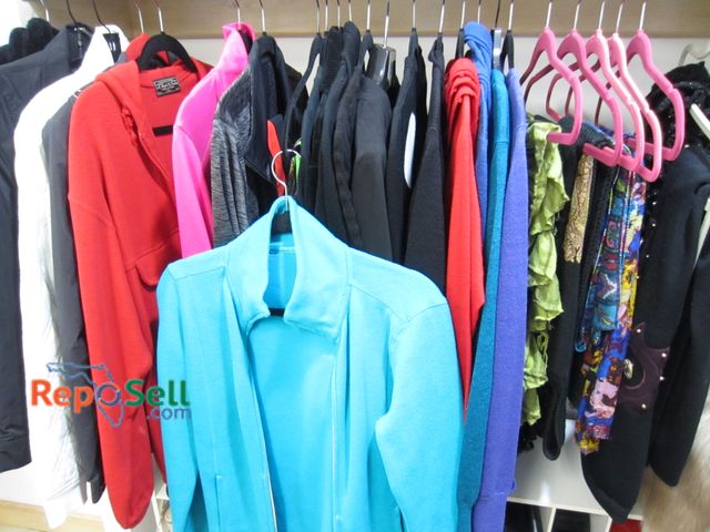 Lot 31-1243 - Approx (27) Jackets, Sweaters &amp; Scarfs, Size S &amp; M