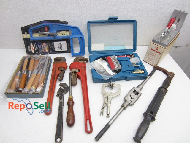 Lot 31-1399 - Tool Lot: Kreg Jig &amp; Drawer Slide Mounting Tool, Pipe Wrenches, Air Micro Grinder, etc.