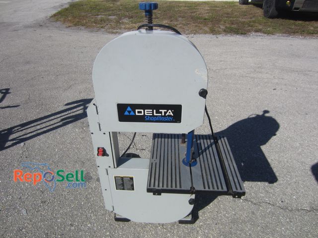 Lot 31-9090 - Delta Shopmaster Bandsaw - Power On