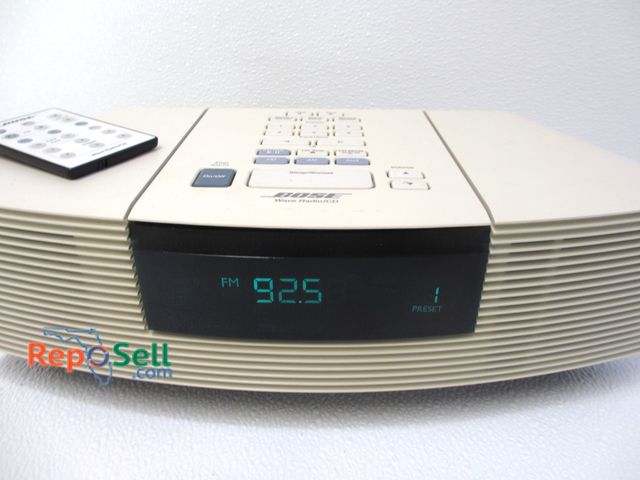 Lot 31-1345 - BOSE Wave Radio/CD Player w/Remote - Powers On