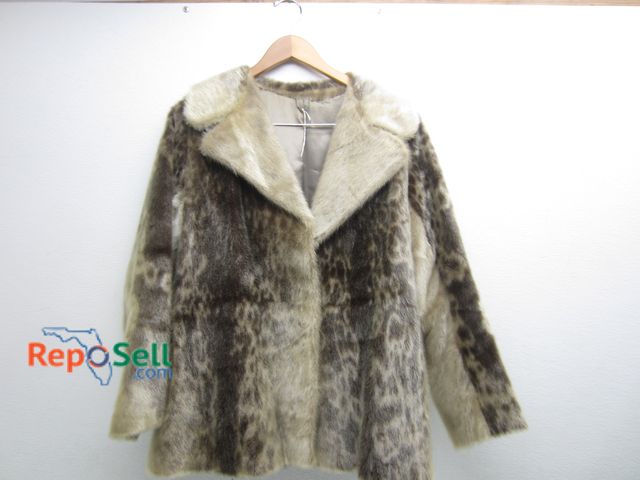 Lot 31-9202 - Consignor States - Seal Skin Coat
