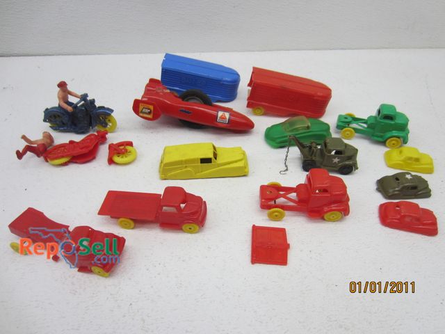 Lot 31-5160 - Lot of Vintage Toys, Mini SSP, Banner, Etc.