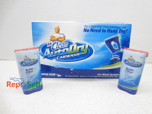 Lot 31-9446 - New Mr. Clean Spotless Carwash System With Extra Drying Cartridges