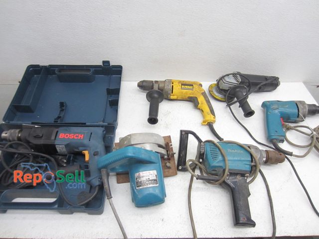 Lot 31-6170 - (6) Power Tools: Hammer Drills, Angle grinder, circular saw, etc - All power on