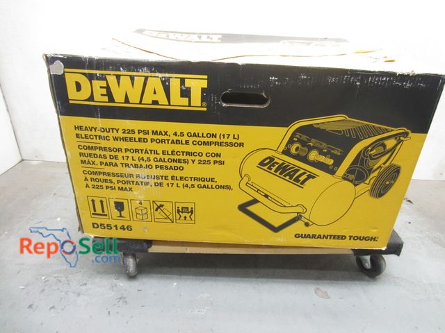 Lot 31-9138 - DeWalt D55146, 4.5 gallon air compressor, 225 PSI, powers on, holds pressure.