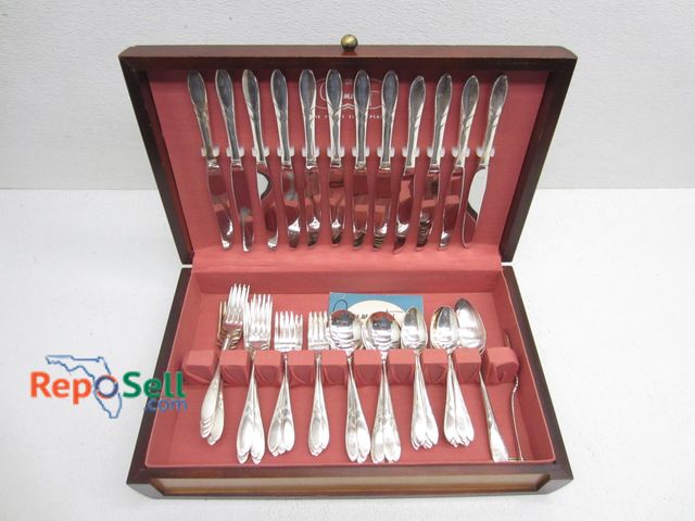 Lot 31-9306 - Community Silverplate Flatware Set With Wood Case