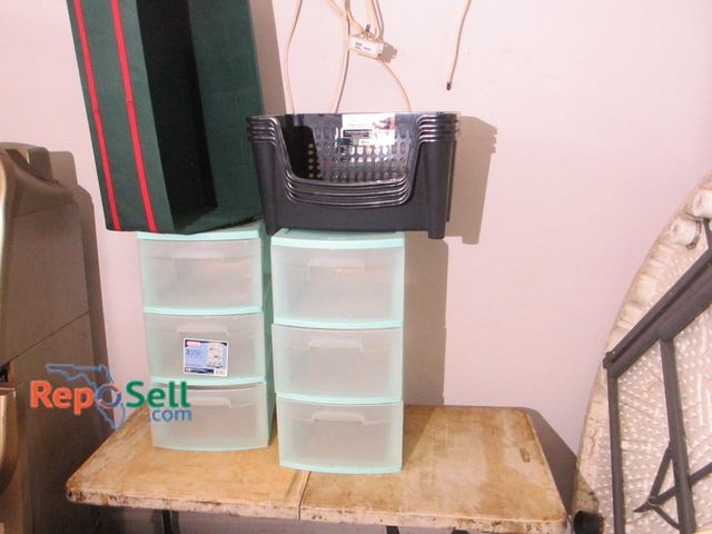 Lot 31-2101 - Lot of Storage Bins