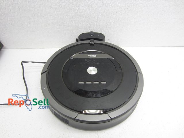 Lot 31-1193 - iRobot Roomba Vacuum with charging station (powers on)