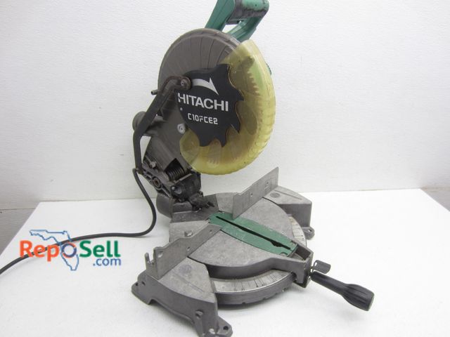 Lot 31-6269 - Hitachi 10FCE2 10" Compound Miter Saw - Powers On