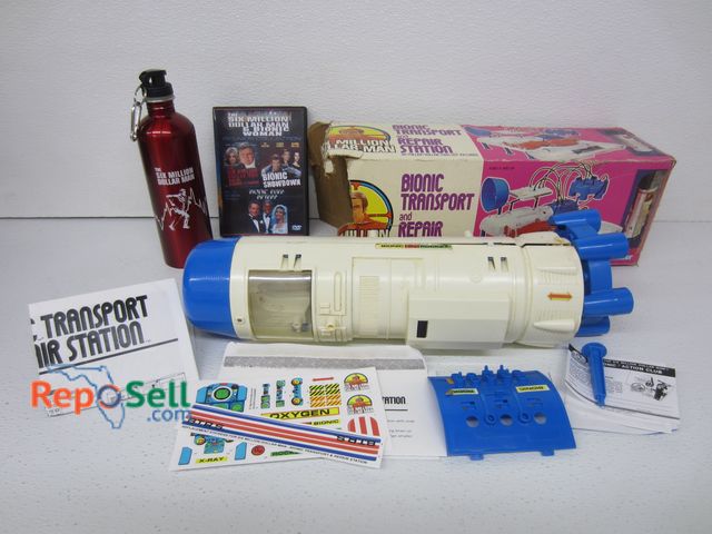 Lot 31-1204 - Six Million Dollar Man Lot: Bionic Transport/Repair Station 1973 (appears complete) in original box ...