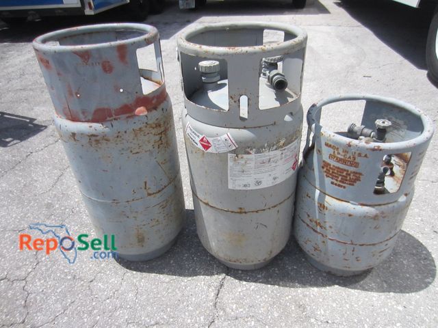 Lot 31-1076 - (3) Propane Tanks for Forklift