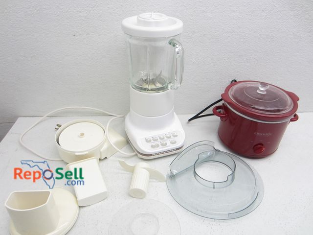 Lot 31-2338 - Kitchen Aid Blender And Small Red Crockpot