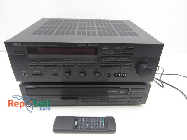 Lot 31-1204 - Yamaha RX-V690 Receiver and Yamaha CDC-755 Disc Player (Both Power on)