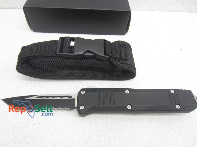 Lot 31-5089 - New 9.5" HD Tactical Metal OTF Knife