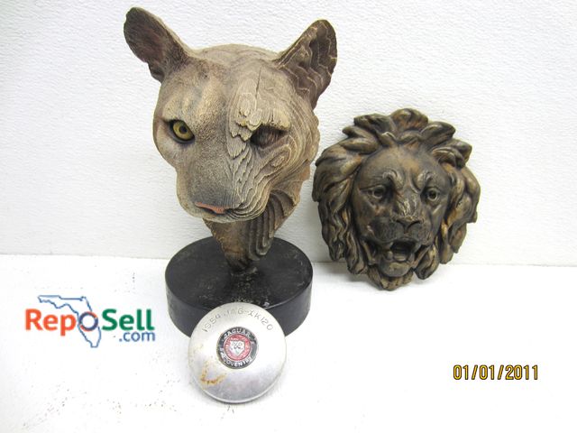 Lot 31-5174 - Collectible Animal Décor: Limited Edition Cain Resin Cat, 1954 Jaguar XK120 Emblem, Etc.