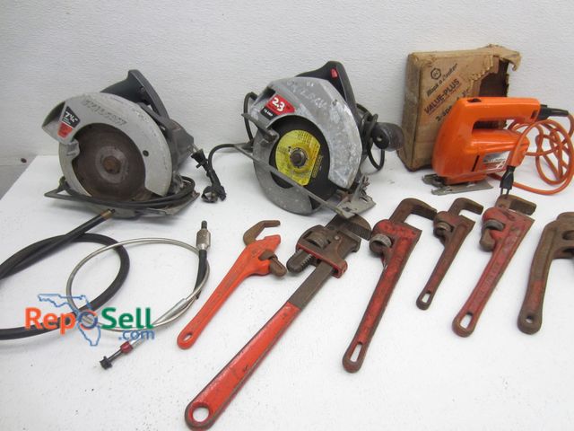 Lot 31-9543 - Tool Lot: Power Tools (power on), (6) Pipe Wrenches, etc.