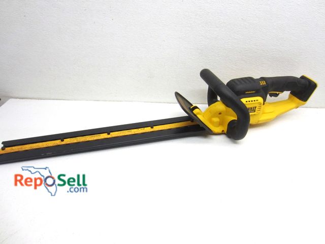 Lot 31-9402 - DeWalt DCHT820 20v 22" Hedge Trimmer Tested, Powers On, Battery Not Included