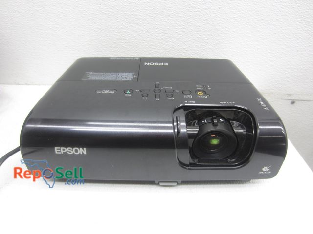 Lot 31-6528 - Epson Powerlite 77c Projector - Powers On