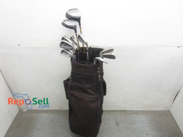 Lot 31-8498 - Bennington Golf Bag With (12) Clubs: (1) Carbite, (2) Golden Bear, (8) Top Flight etc