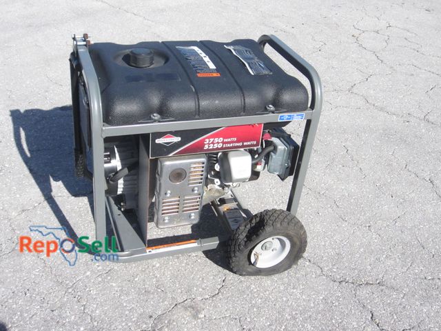 Lot 31-9525 - Briggs &amp; Stratton 3750/5250 Watt Gas Generator - Has Compression