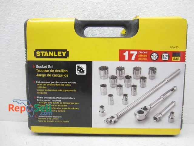 Lot 31-6211 - Stanley 17 pc. 1/2" drive socket set, appears new in case