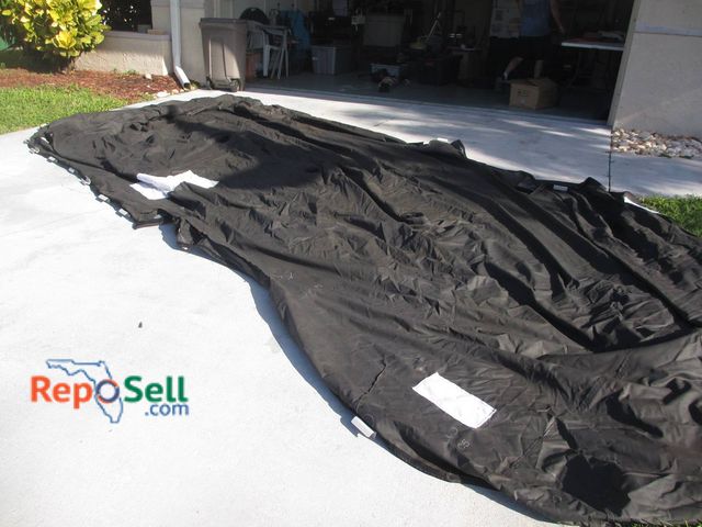 Lot 31-8583 - Climashield Plus Black Inflatable Cover With Valves And Storage Bin