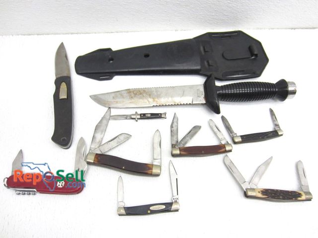 Lot 31-5454 - (9) Vintage Knives: Old Timer, Buck, Uncle Henry, Wenoka etc