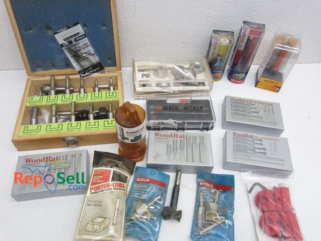 Lot 31-1372 - Lot of Router Bits: Woodrat, Porter Cable, CMT, etc.