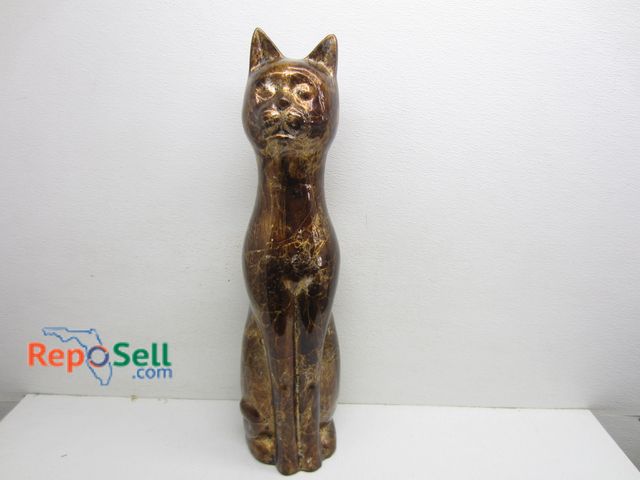 Lot 31-7522 - Ceramic Cat Decor
