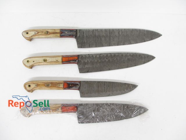 Lot 31-7099 - (4) Damascus-style kitchen knives