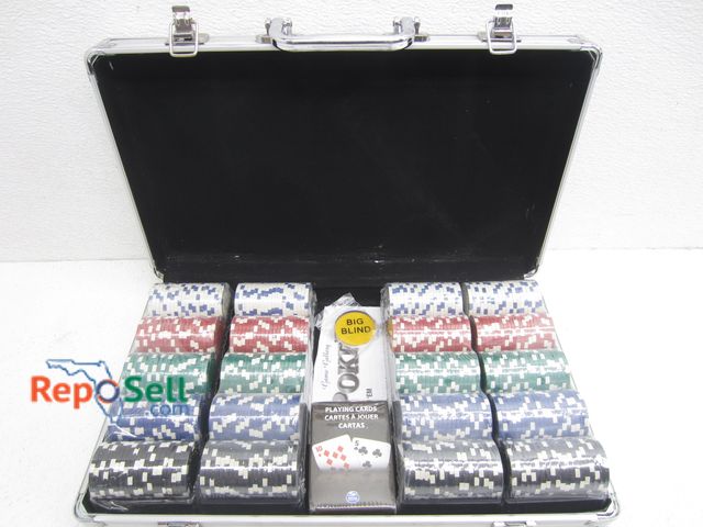 Lot 31-5313 - Poker Chip Set w/Case