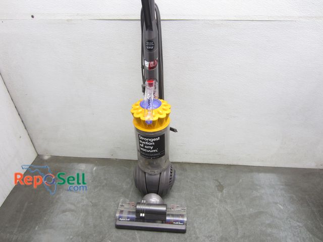 Lot 31-1121 - Dyson Vacuum Multi-Floor - Powers On
