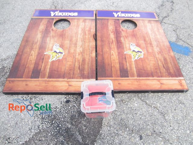Lot 31-9072 - Vikings Cornhole Game w/ FL Gators Bags, Appears New